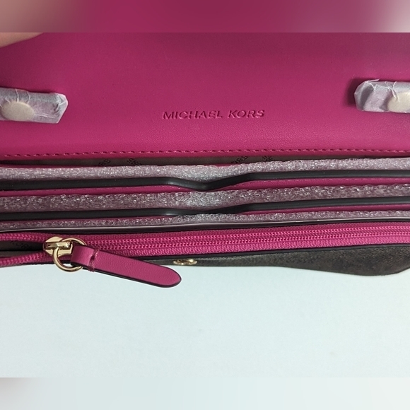 NWT Michael Kors Jet Set Charm Lrg envelope phone crossbody wild berry color - Picture 12 of 12